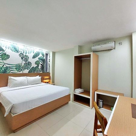 Shinta Guesthouse Malang Ngoại thất bức ảnh