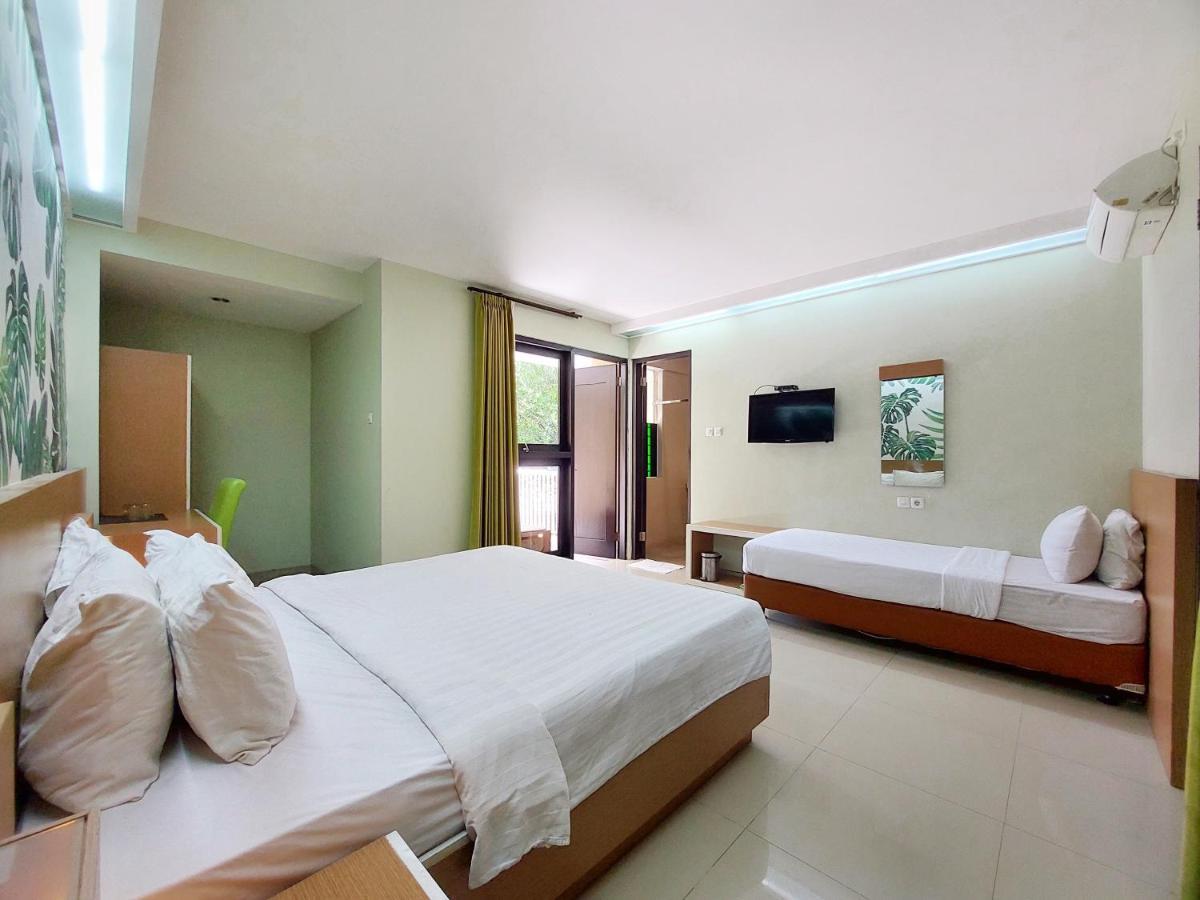 Shinta Guesthouse Malang Ngoại thất bức ảnh