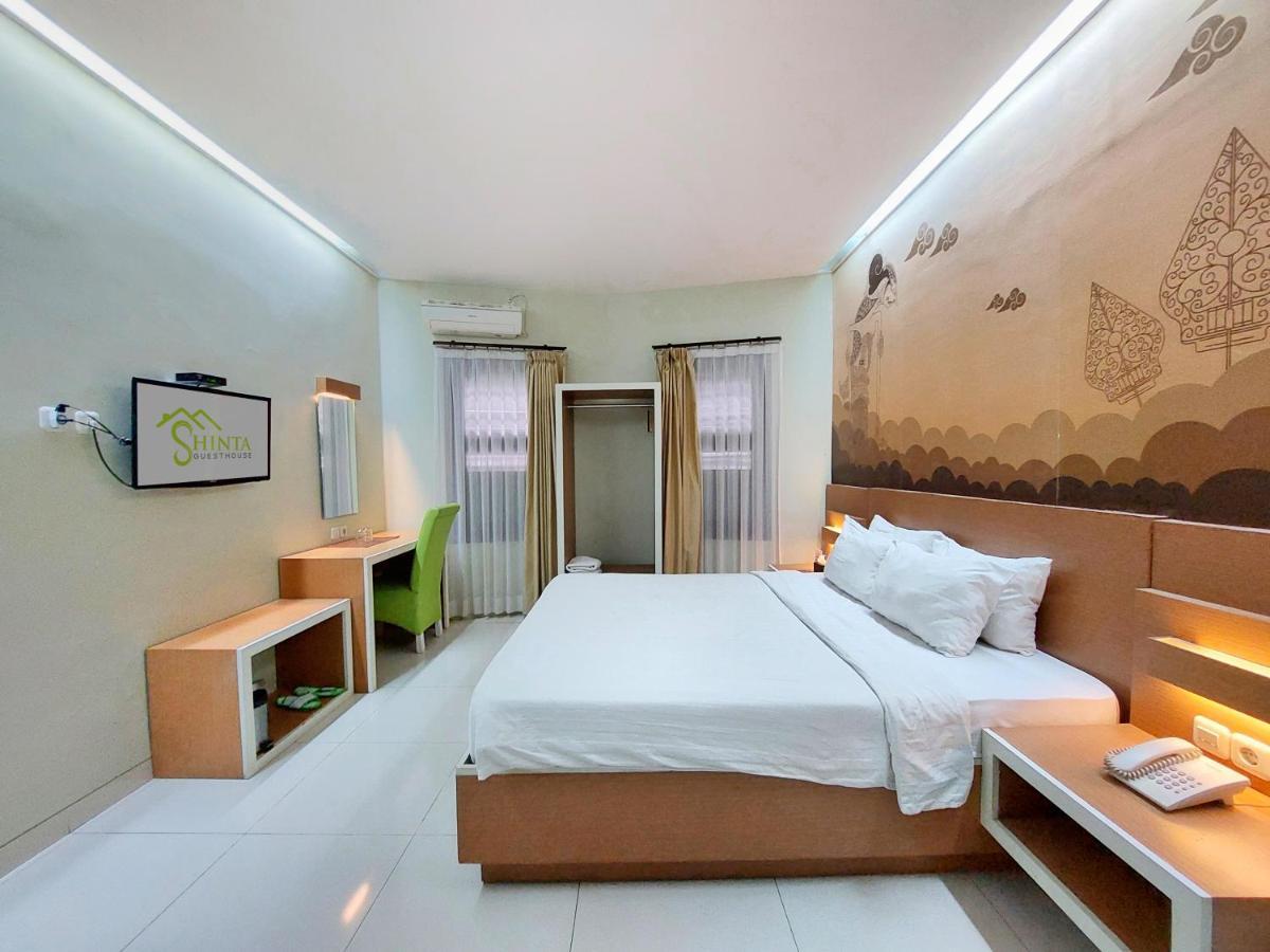 Shinta Guesthouse Malang Ngoại thất bức ảnh