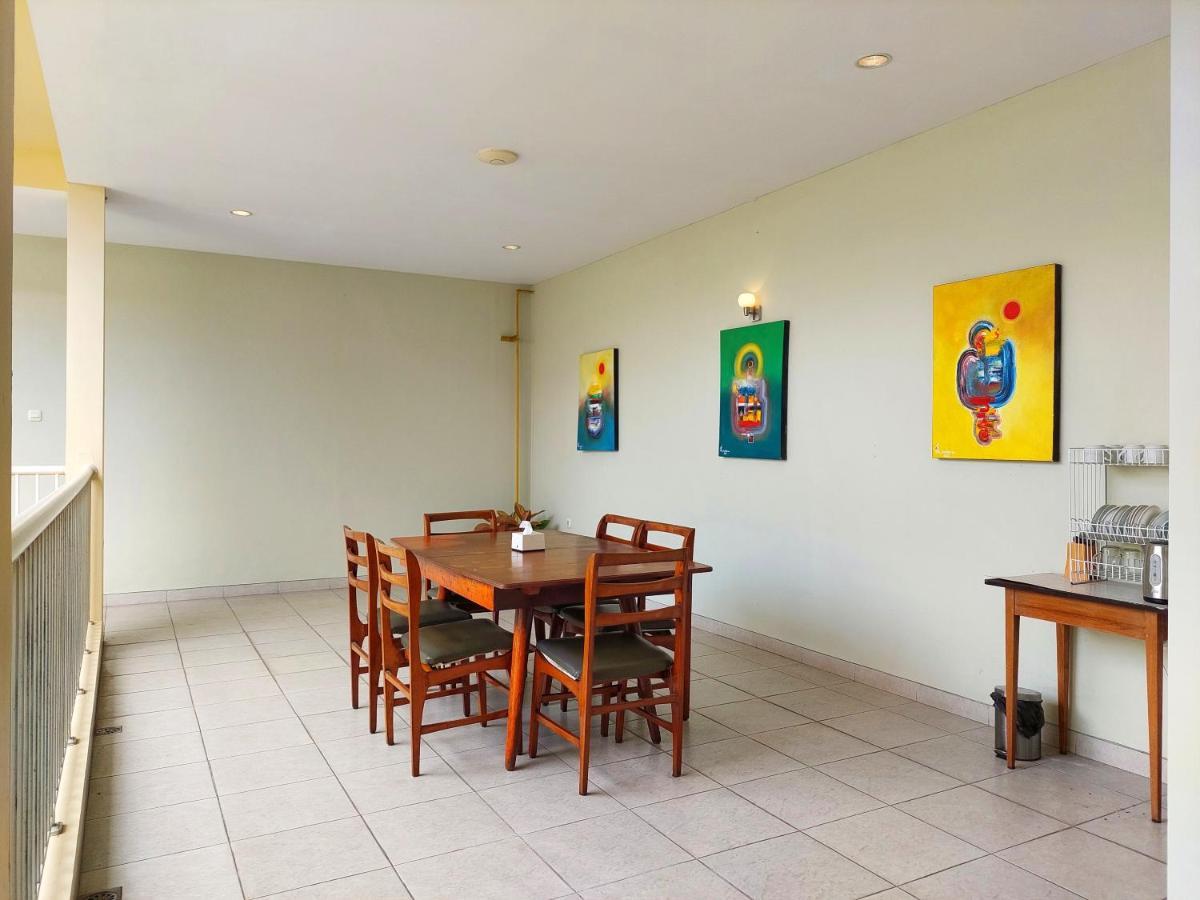 Shinta Guesthouse Malang Ngoại thất bức ảnh
