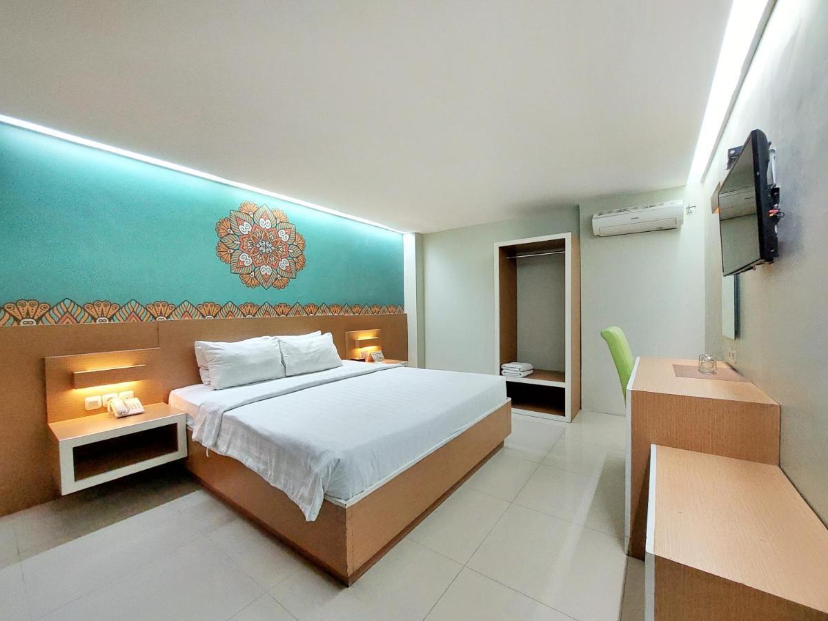 Shinta Guesthouse Malang Ngoại thất bức ảnh