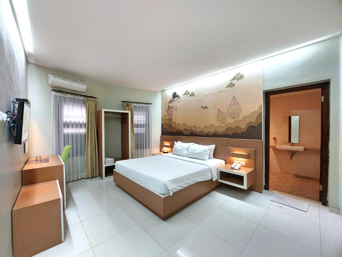 Shinta Guesthouse Malang Ngoại thất bức ảnh