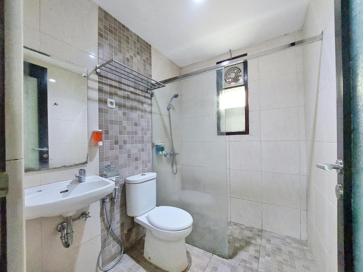 Shinta Guesthouse Malang Ngoại thất bức ảnh