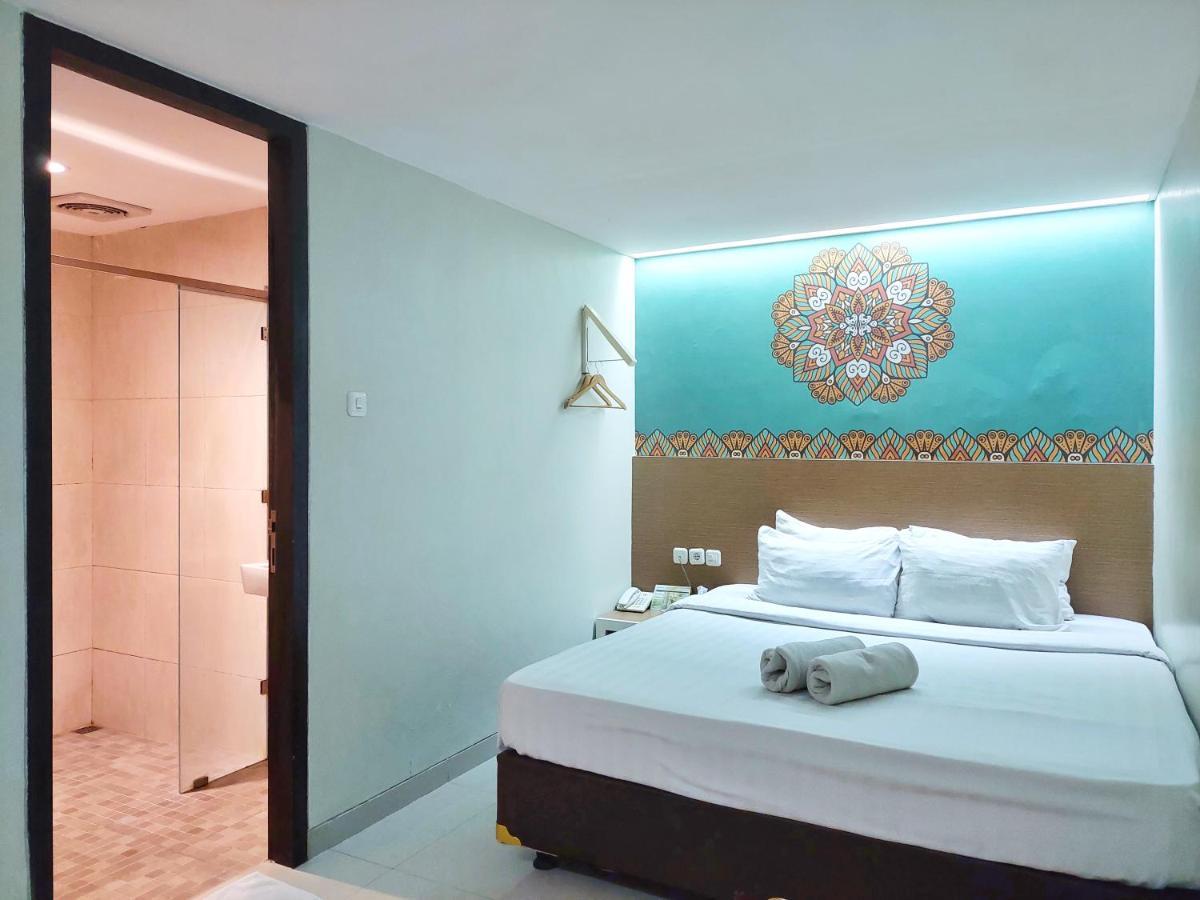 Shinta Guesthouse Malang Ngoại thất bức ảnh