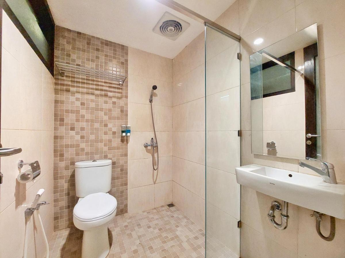Shinta Guesthouse Malang Ngoại thất bức ảnh
