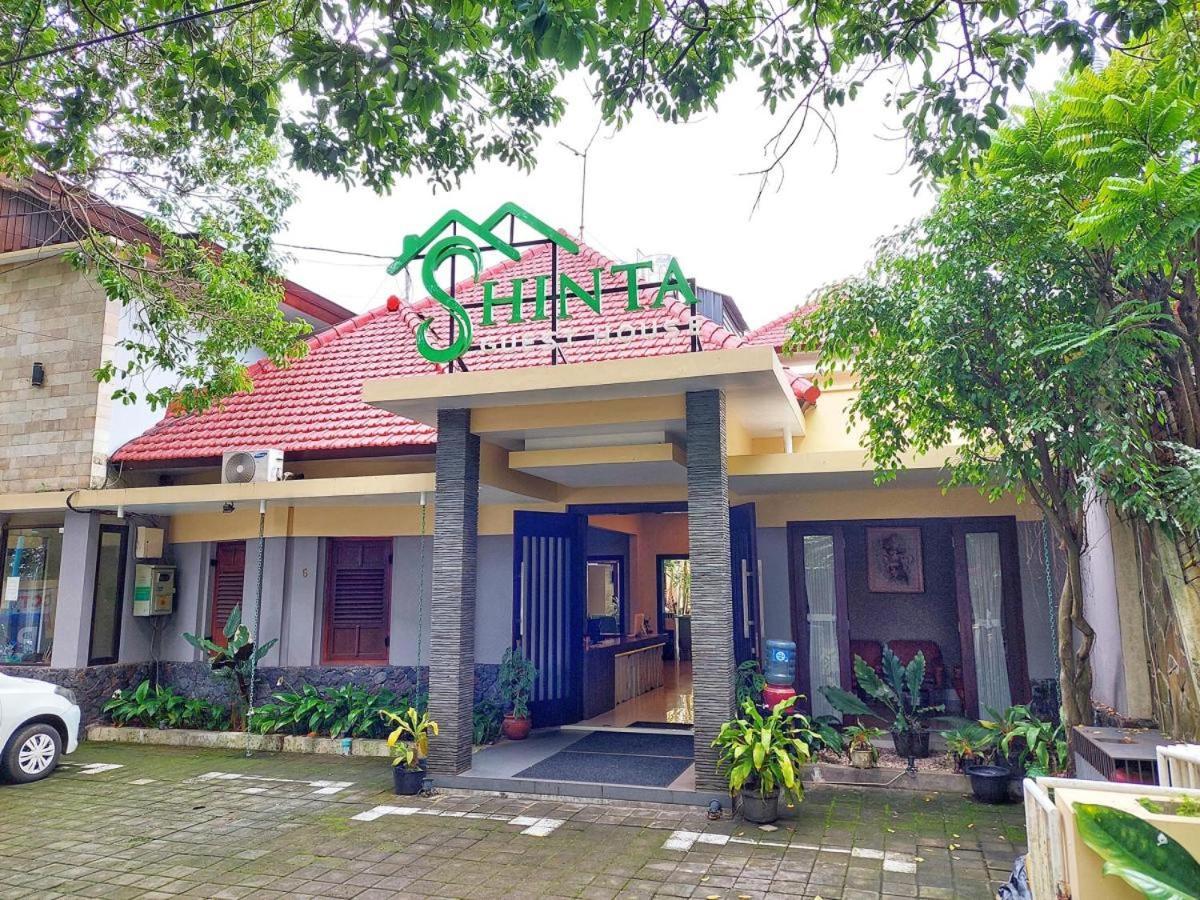 Shinta Guesthouse Malang Ngoại thất bức ảnh