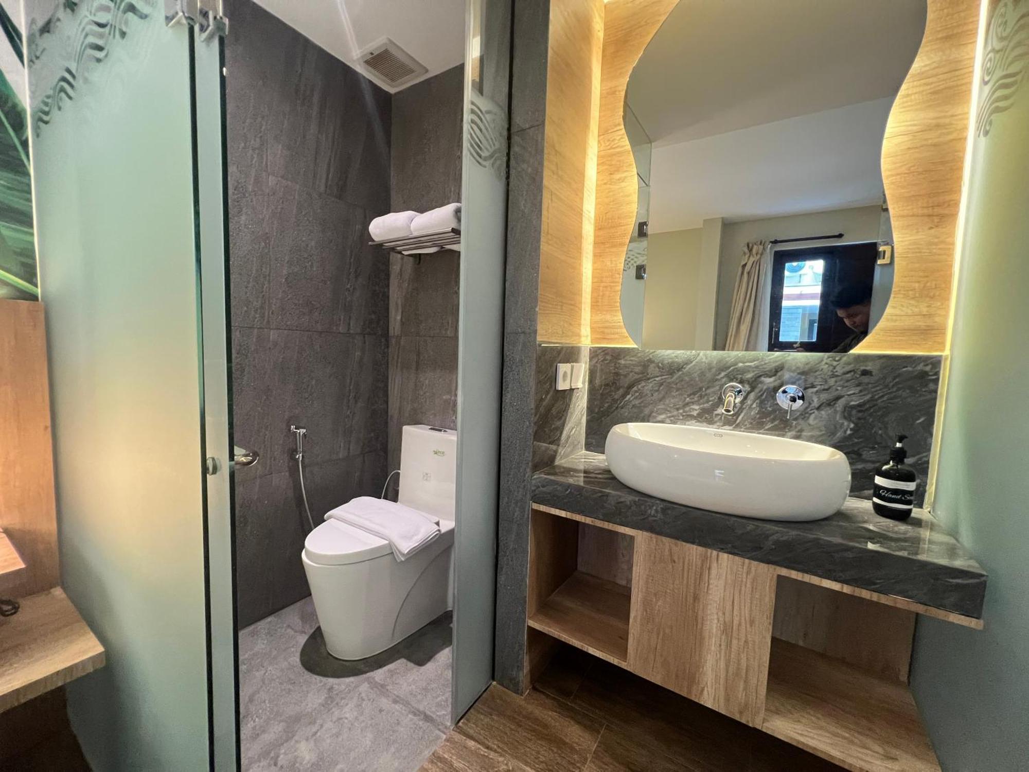 Shinta Guesthouse Malang Ngoại thất bức ảnh