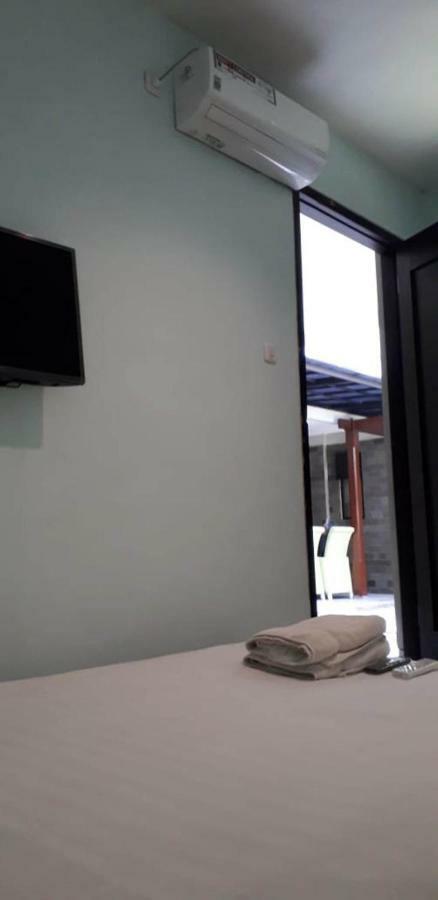 Shinta Guesthouse Malang Ngoại thất bức ảnh